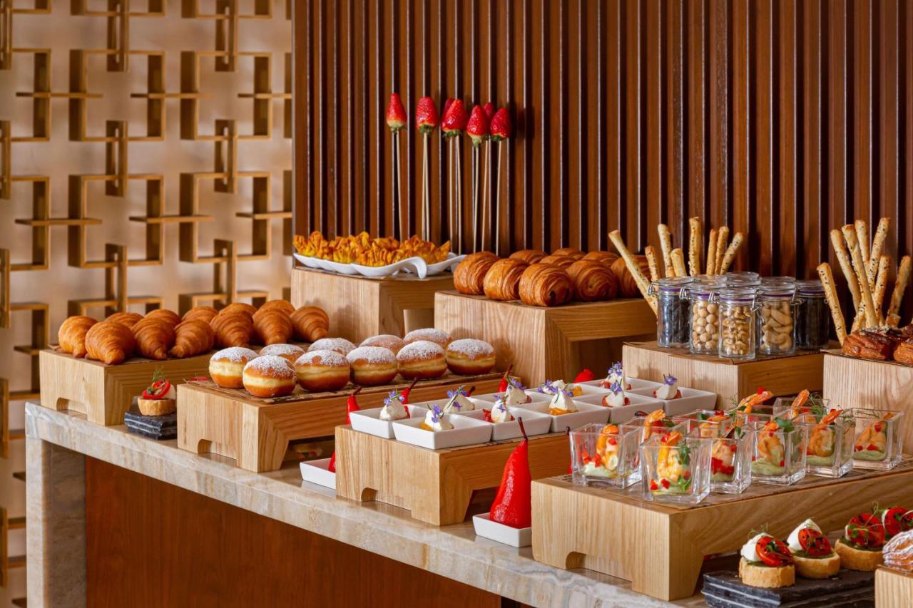 บาคู แมริออท โฮเทล บูเลอวาร์ด Hotel บากู ภายนอก รูปภาพ A buffet at a hotel