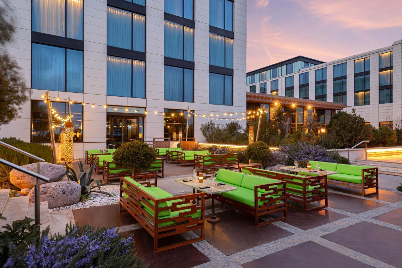 บาคู แมริออท โฮเทล บูเลอวาร์ด Hotel บากู ภายนอก รูปภาพ The hotel's outdoor lounge