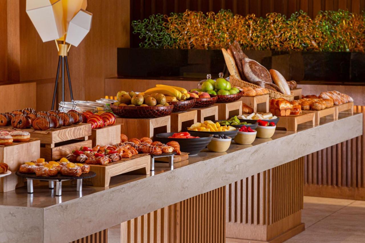 บาคู แมริออท โฮเทล บูเลอวาร์ด Hotel บากู ภายนอก รูปภาพ A buffet at a hotel