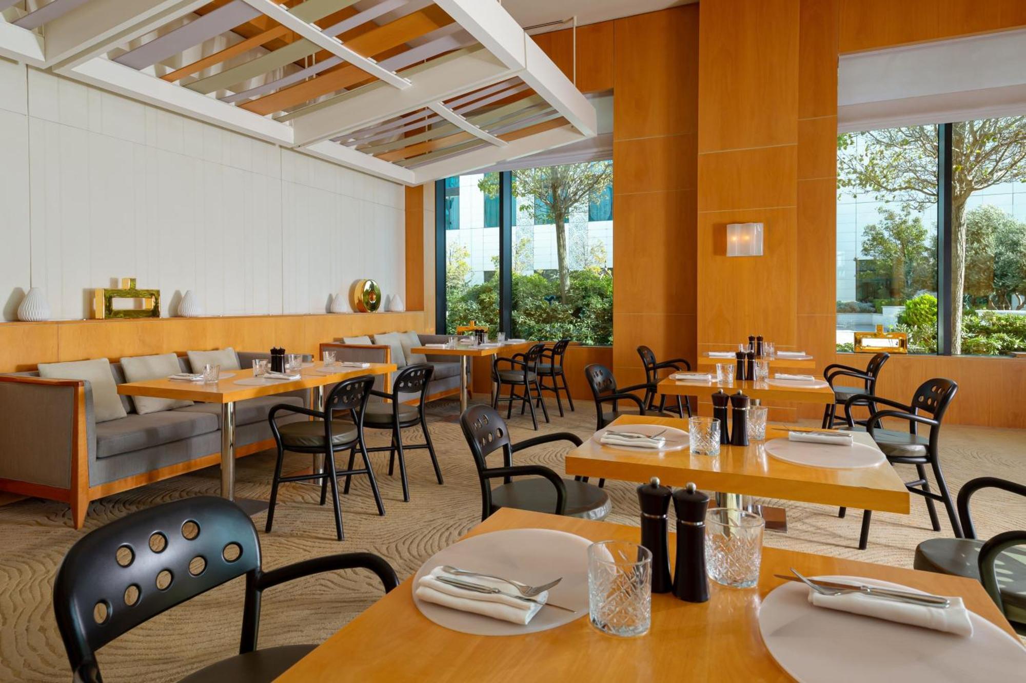 บาคู แมริออท โฮเทล บูเลอวาร์ด Hotel บากู ภายนอก รูปภาพ The interior of the restaurant