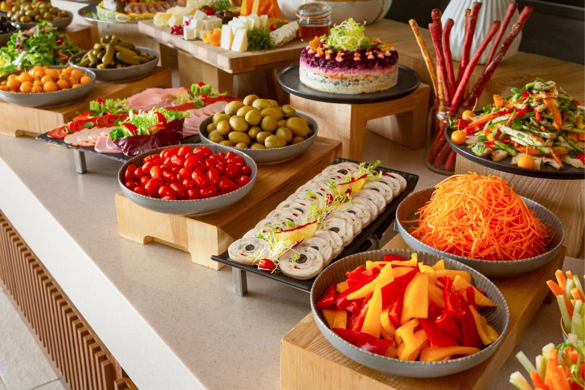 บาคู แมริออท โฮเทล บูเลอวาร์ด Hotel บากู ภายนอก รูปภาพ A buffet at a hotel
