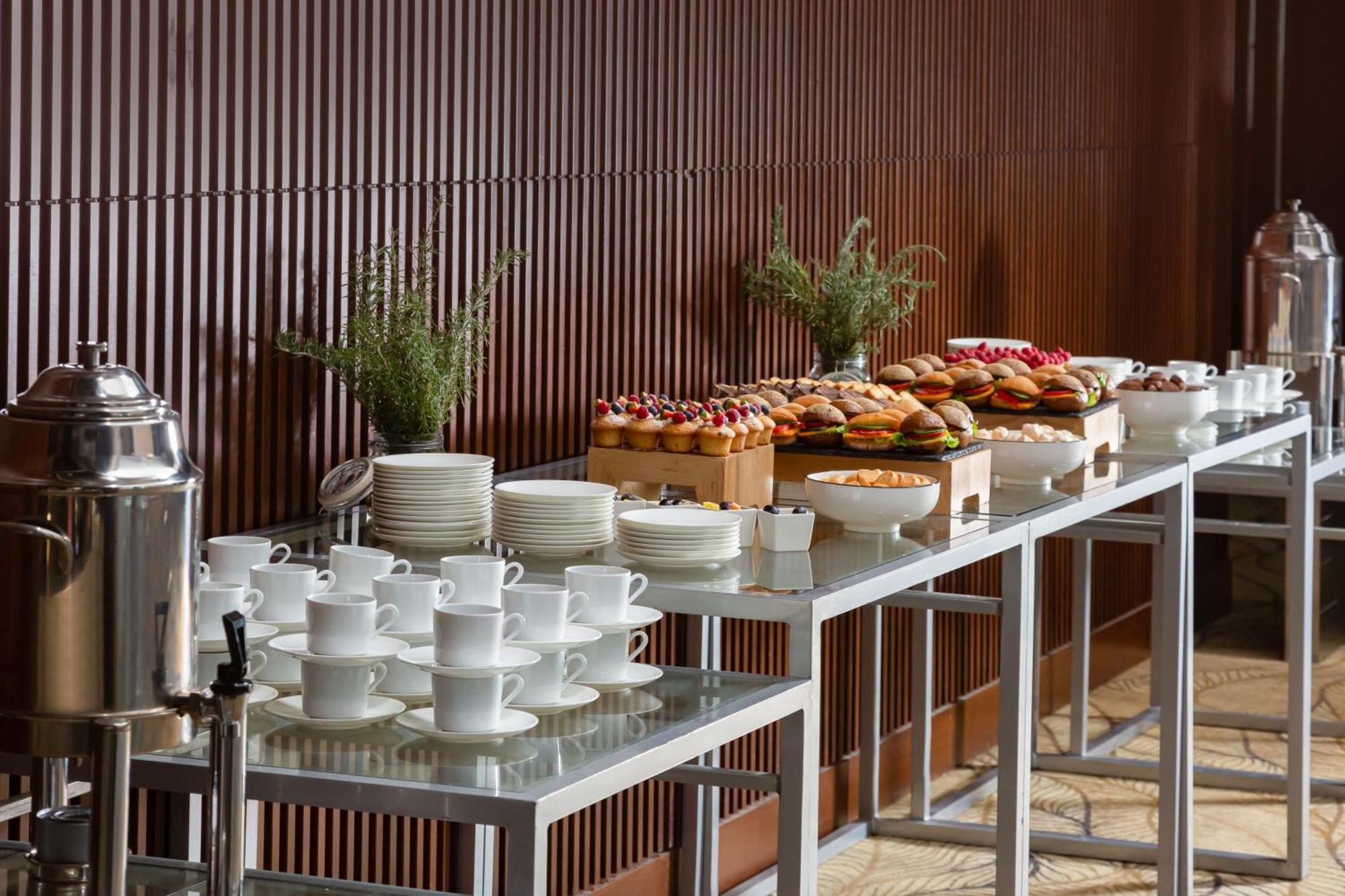 บาคู แมริออท โฮเทล บูเลอวาร์ด Hotel บากู ภายนอก รูปภาพ A buffet table