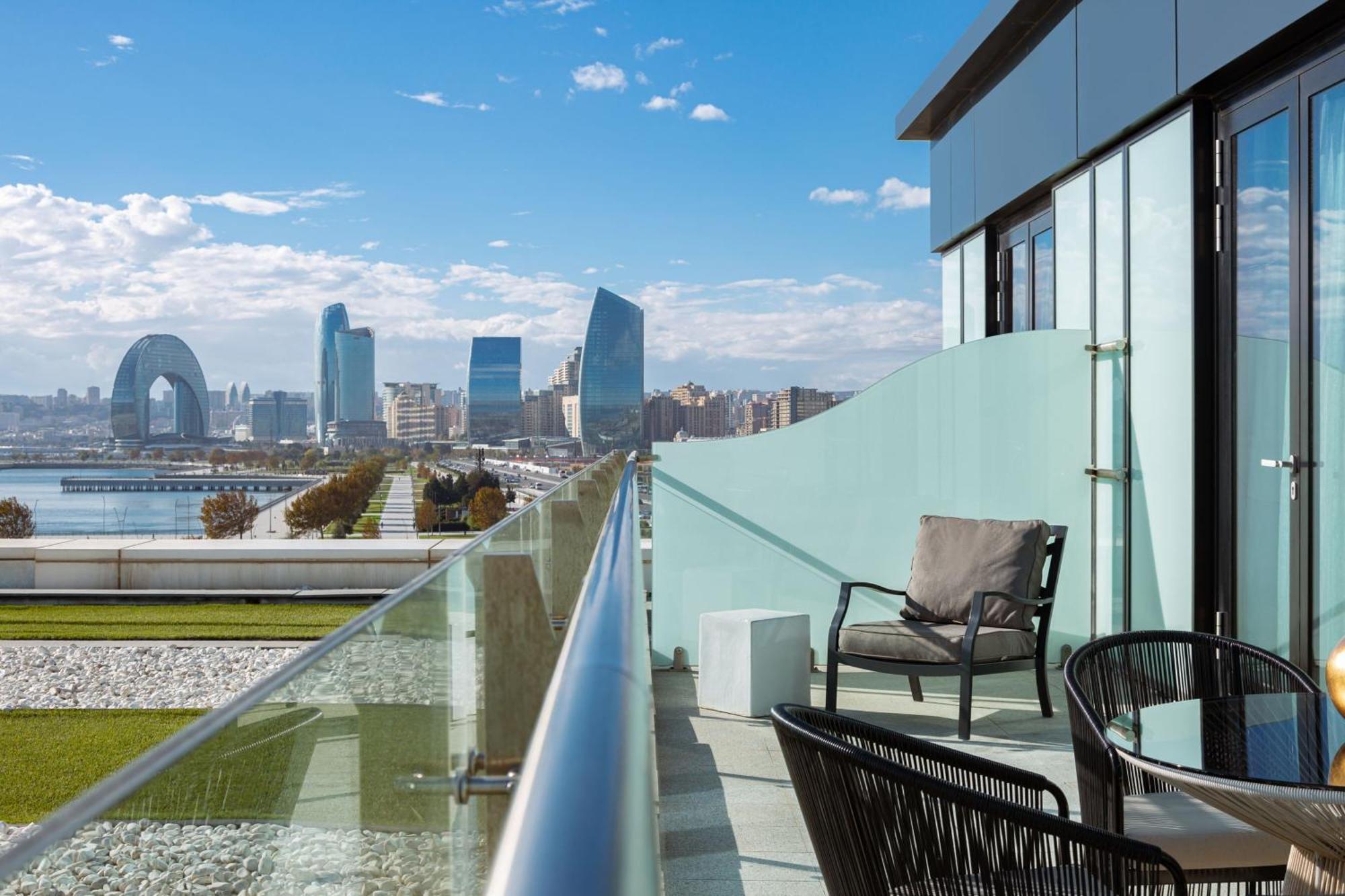 บาคู แมริออท โฮเทล บูเลอวาร์ด Hotel บากู ภายนอก รูปภาพ View from a balcony